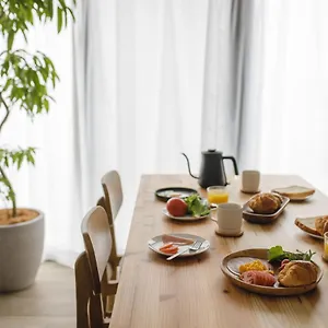 Three Apartahotel
